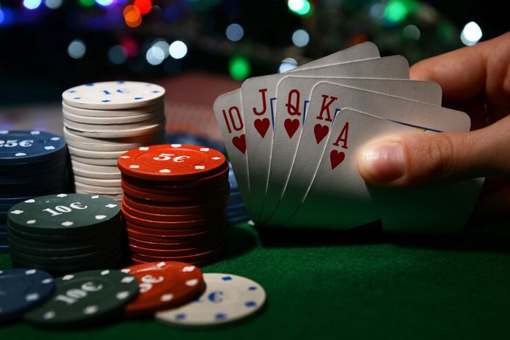 Live dealer studio view of Dragon Tiger, Sic Bo, and Roulette tables at duniaklub login